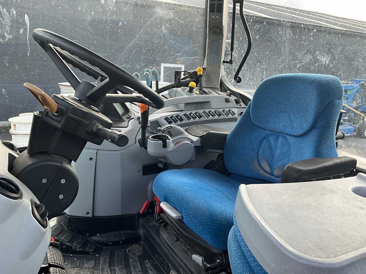 Traktor New Holland T7050: slika 15