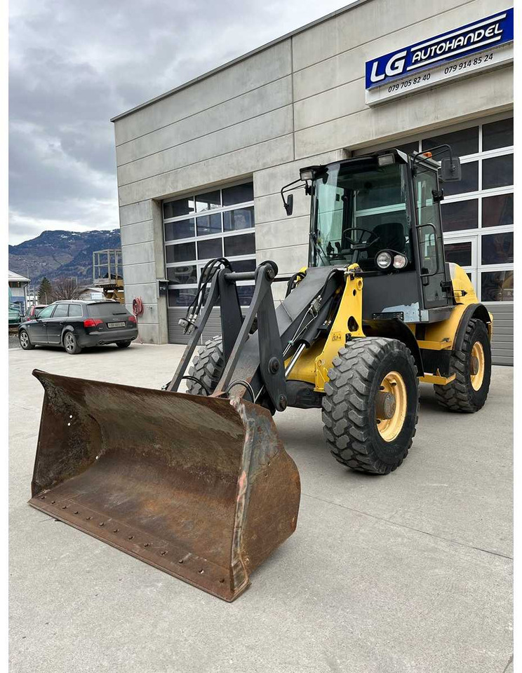 New Holland W60 - Kolesni nakladalec: slika 4 New Holland W60 - Kolesni nakladalec: slika 4