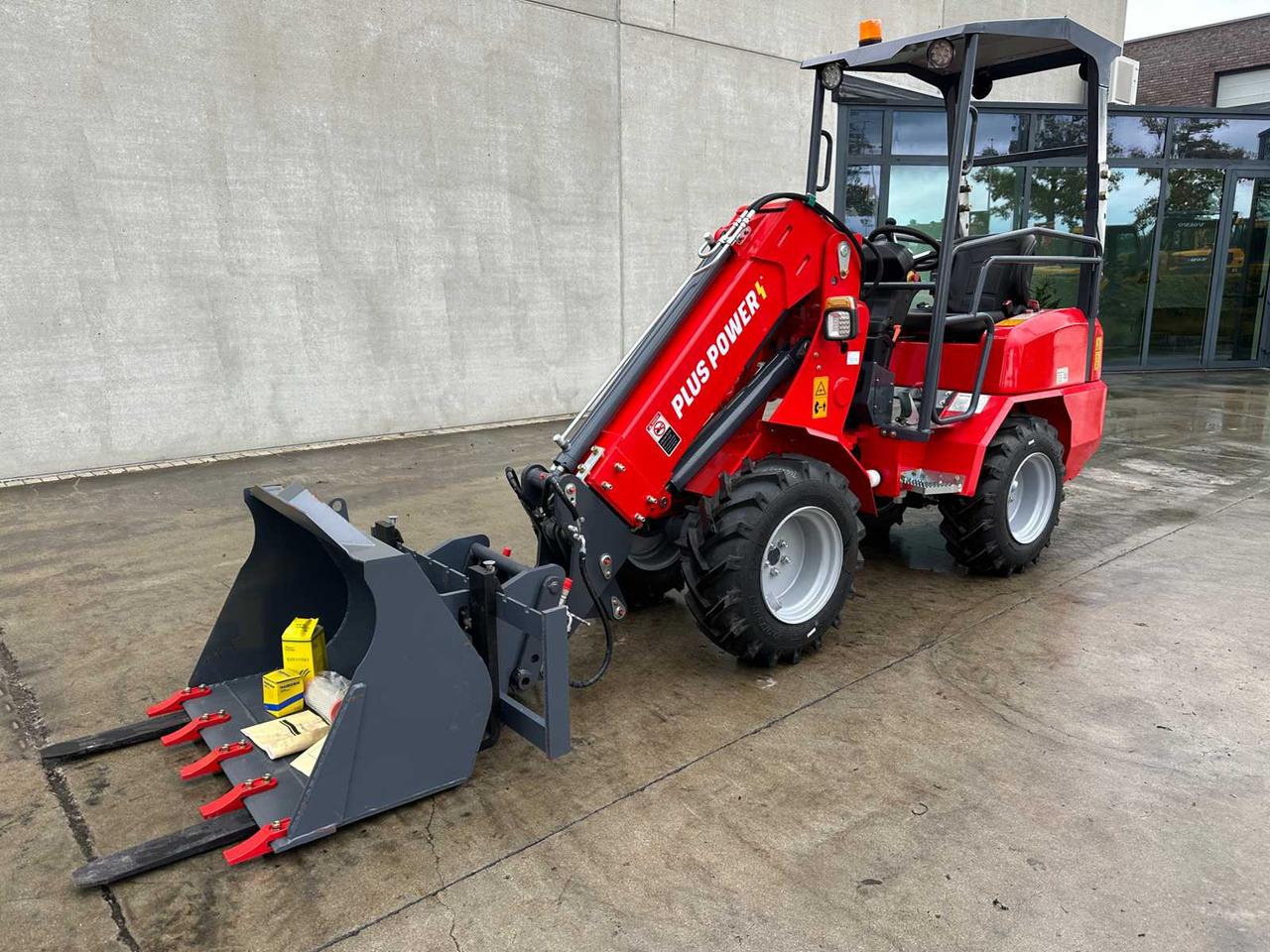 PLUS POWER- 2025 - HQ180T - SKID STEER LOADER - Kompaktni nakladalnik na gosenicah: slika 2 PLUS POWER- 2025 - HQ180T - SKID STEER LOADER - Kompaktni nakladalnik na gosenicah: slika 2