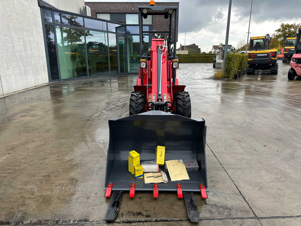 PLUS POWER- 2025 - HQ180T - SKID STEER LOADER - Kompaktni nakladalnik na gosenicah: slika 3 PLUS POWER- 2025 - HQ180T - SKID STEER LOADER - Kompaktni nakladalnik na gosenicah: slika 3