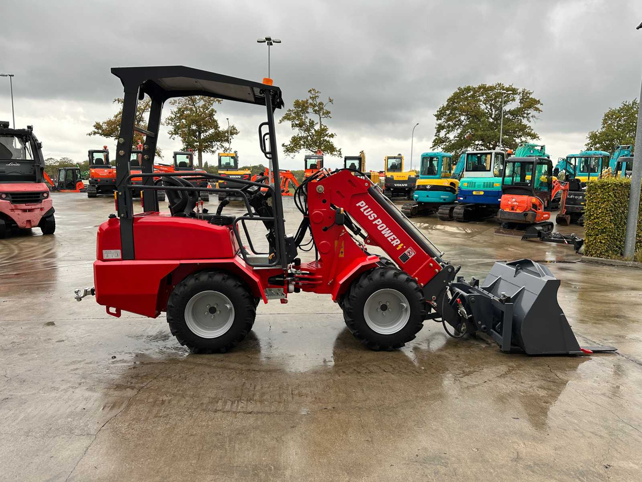 PLUS POWER- 2025 - HQ180T - SKID STEER LOADER - Kompaktni nakladalnik na gosenicah: slika 5 PLUS POWER- 2025 - HQ180T - SKID STEER LOADER - Kompaktni nakladalnik na gosenicah: slika 5