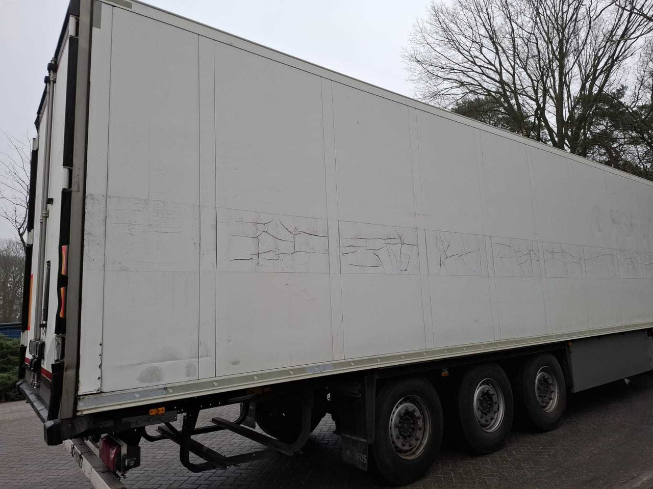 2015 SCHMITZ CARGOBULL SCB*S3B SEMI-TRAILER / REFRIGERATED TRAILER - Polprikolica: slika 4 2015 SCHMITZ CARGOBULL SCB*S3B SEMI-TRAILER / REFRIGERATED TRAILER - Polprikolica: slika 4