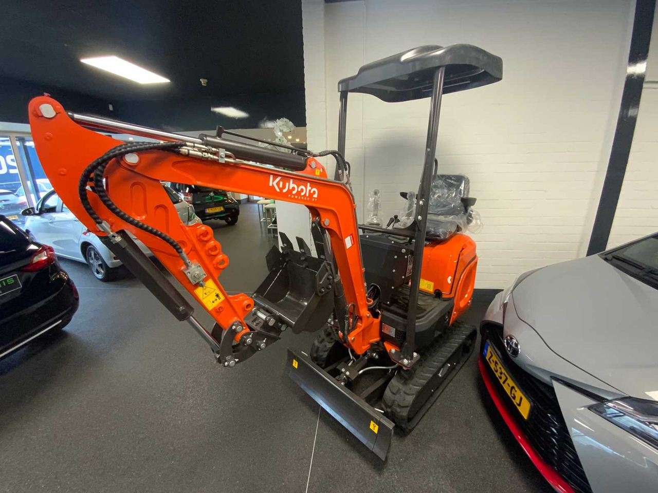 Powered-By-Kubota U105 - Mini bager: slika 1 Powered-By-Kubota U105 - Mini bager: slika 1