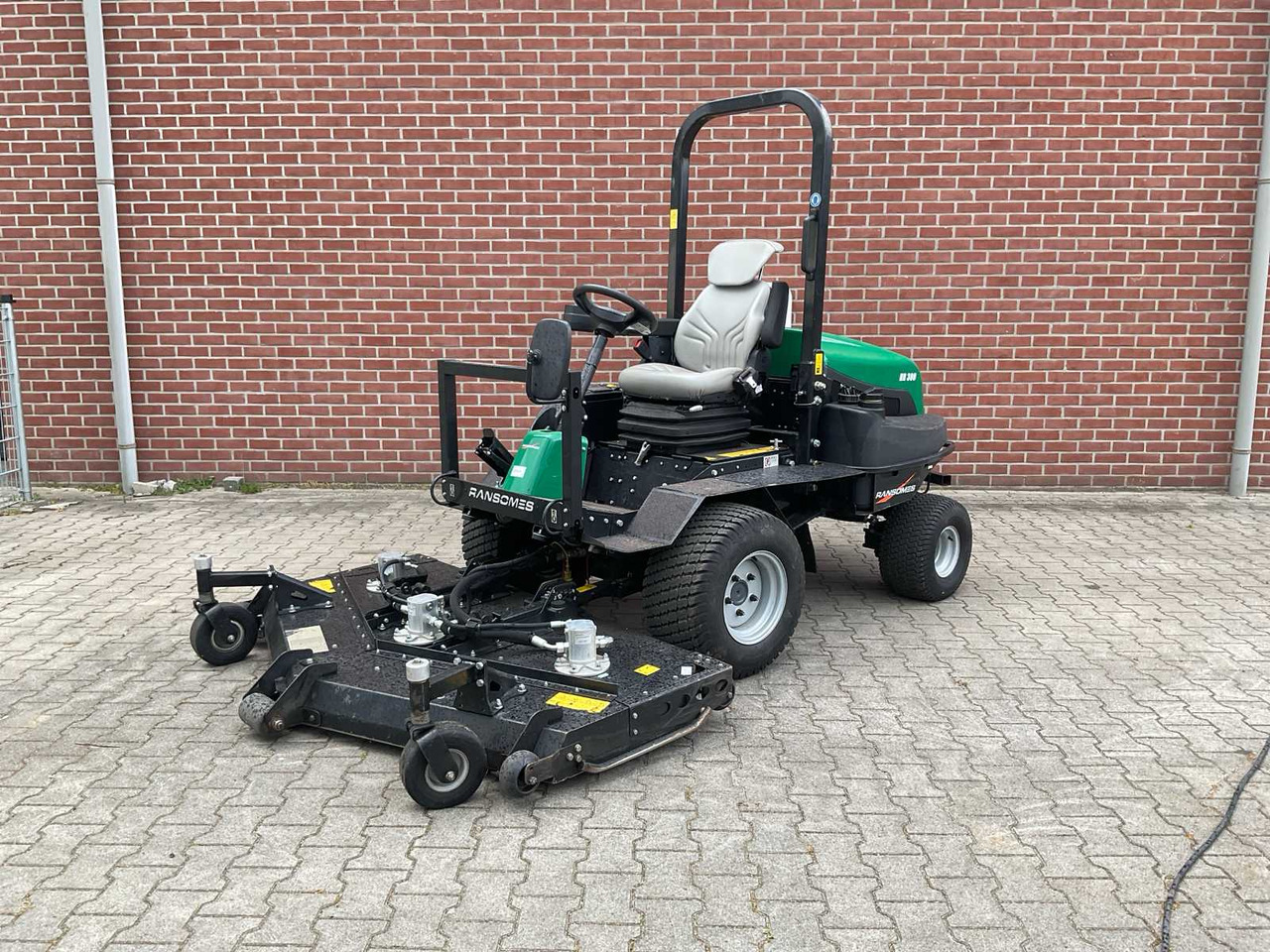 Ransomes HR 300 - Vrtna kosilnica: slika 1 Ransomes HR 300 - Vrtna kosilnica: slika 1