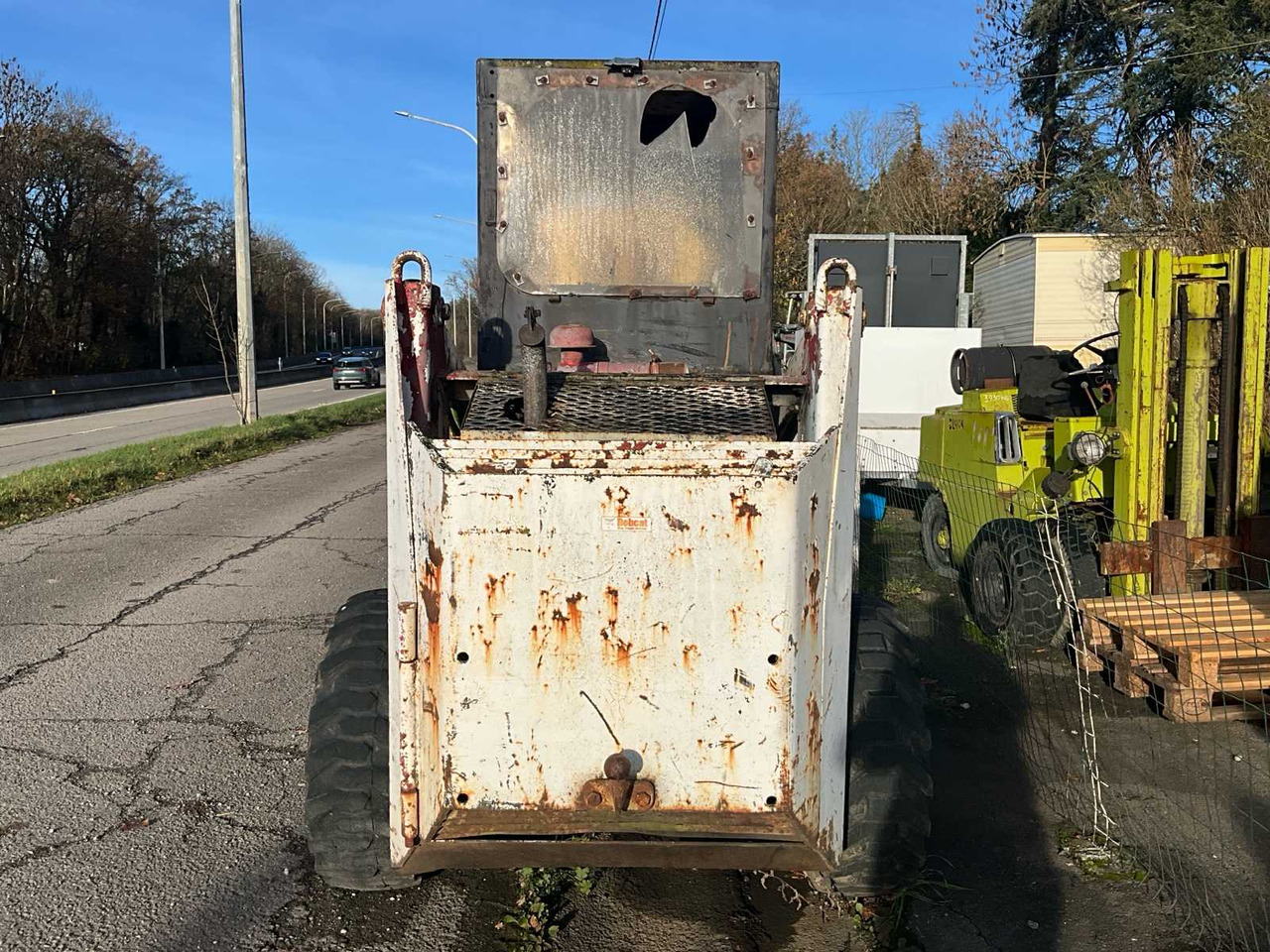 SKID STEER LOADER - Kompaktni nakladalnik na gosenicah: slika 4 SKID STEER LOADER - Kompaktni nakladalnik na gosenicah: slika 4