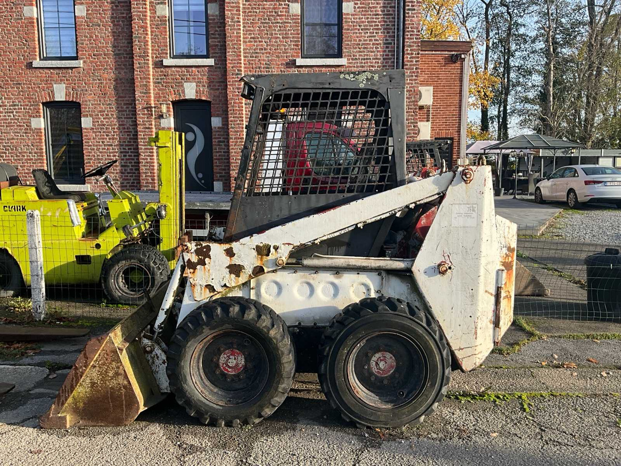SKID STEER LOADER - Kompaktni nakladalnik na gosenicah: slika 2 SKID STEER LOADER - Kompaktni nakladalnik na gosenicah: slika 2