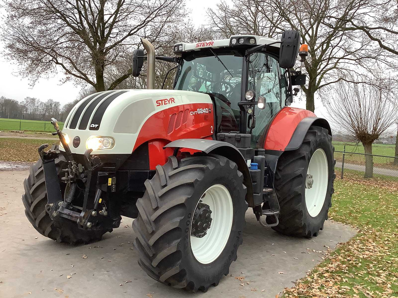 STEYR - 2016 - CVT 6240 - ALL-WHEEL DRIVE FARM TRACTOR - Traktor: slika 1 STEYR - 2016 - CVT 6240 - ALL-WHEEL DRIVE FARM TRACTOR - Traktor: slika 1