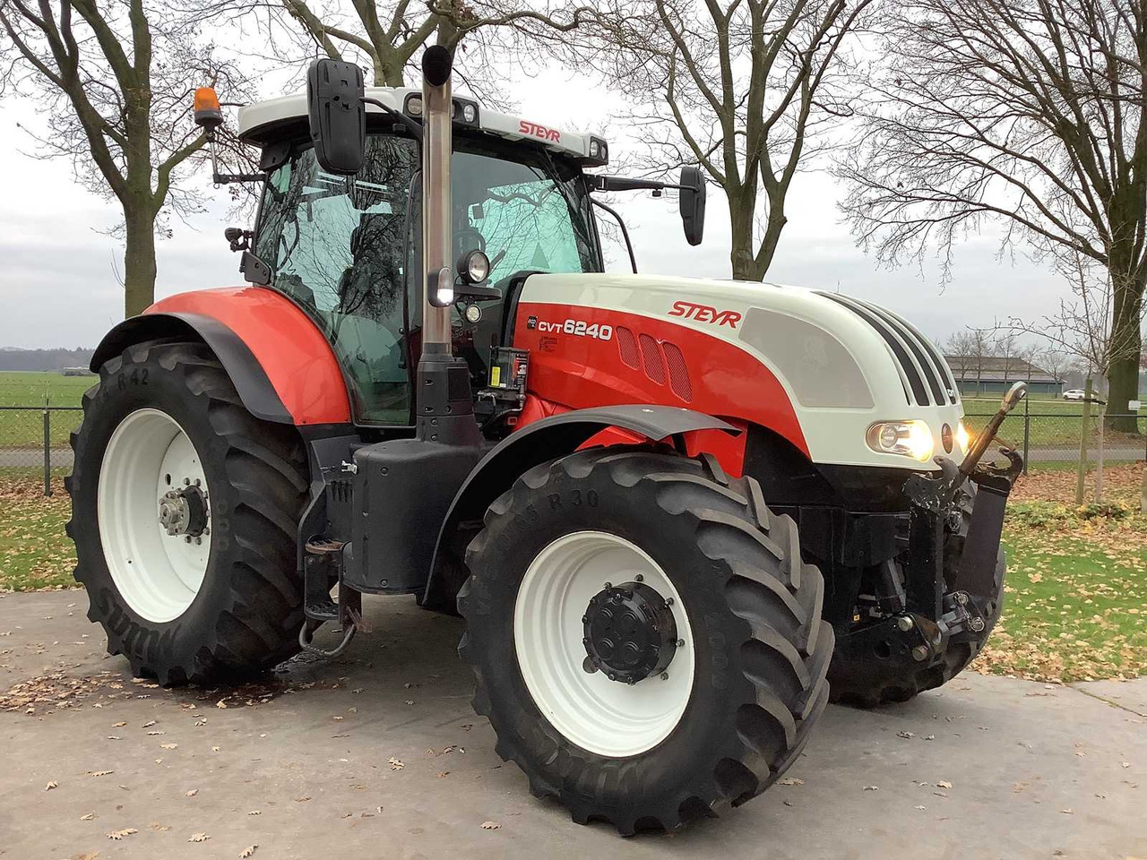 STEYR - 2016 - CVT 6240 - ALL-WHEEL DRIVE FARM TRACTOR - Traktor: slika 3 STEYR - 2016 - CVT 6240 - ALL-WHEEL DRIVE FARM TRACTOR - Traktor: slika 3