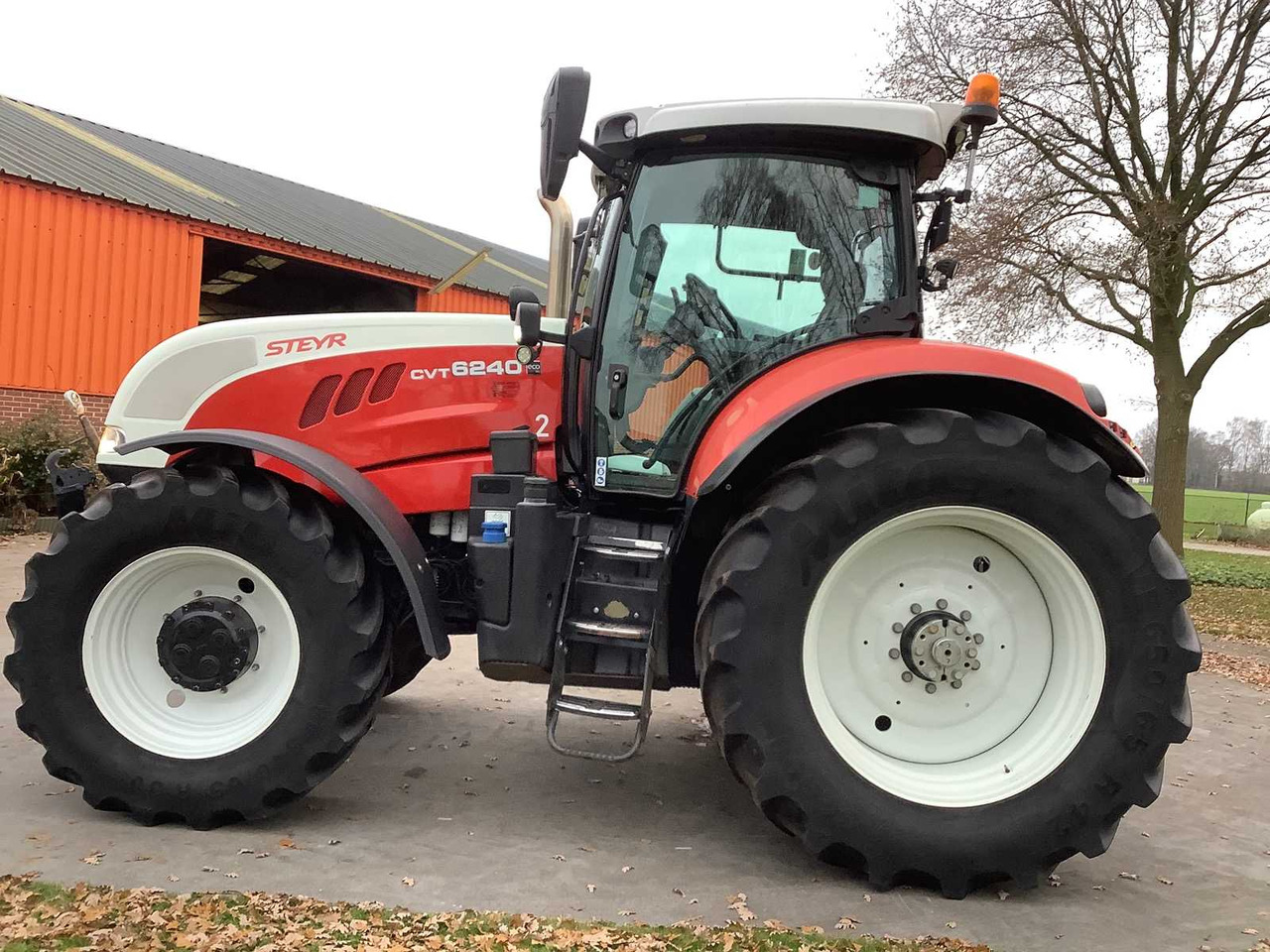 STEYR - 2016 - CVT 6240 - ALL-WHEEL DRIVE FARM TRACTOR - Traktor: slika 5 STEYR - 2016 - CVT 6240 - ALL-WHEEL DRIVE FARM TRACTOR - Traktor: slika 5