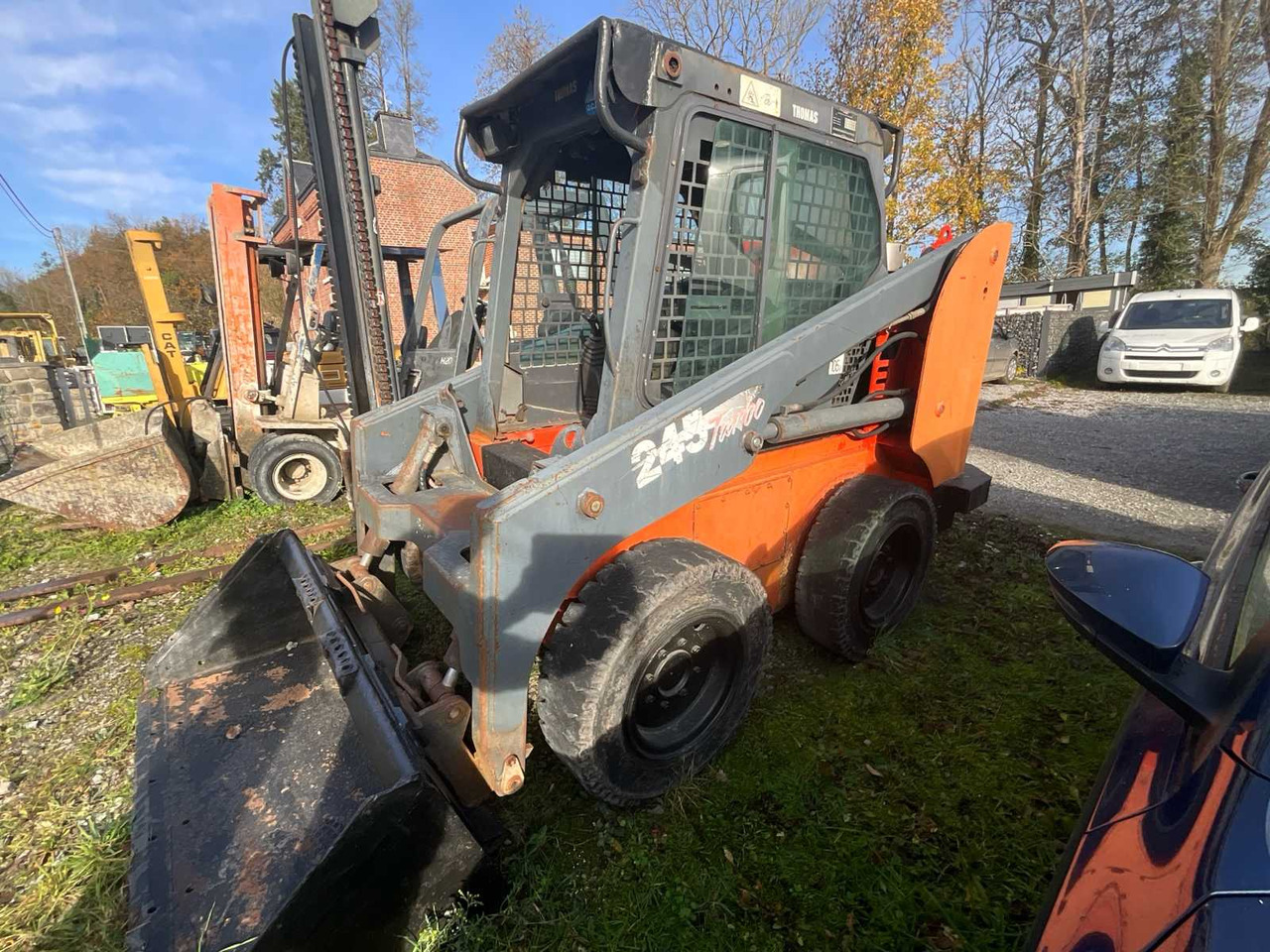THOMAS 245 TURBO SKID STEER LOADER - Kompaktni nakladalnik na gosenicah: slika 2 THOMAS 245 TURBO SKID STEER LOADER - Kompaktni nakladalnik na gosenicah: slika 2