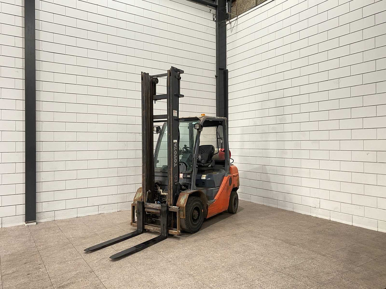 TOYOTA - 02-8FGF25 - FORKLIFT - SIDE-SHIFT - Viličar: slika 1 TOYOTA - 02-8FGF25 - FORKLIFT - SIDE-SHIFT - Viličar: slika 1