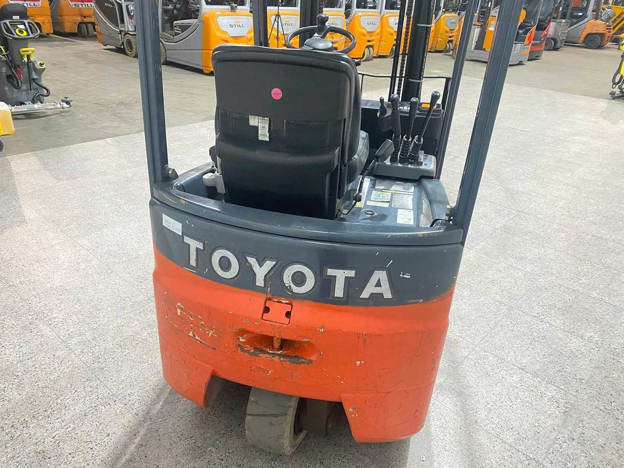 TOYOTA - 2012 - 7FBEST13 - FORKLIFT - Viličar: slika 4 TOYOTA - 2012 - 7FBEST13 - FORKLIFT - Viličar: slika 4