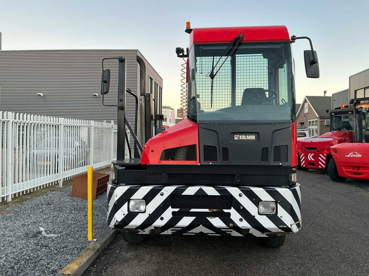 2012 KALMAR TT612D TERMINAL TRUCK - Tovornjak: slika 2 2012 KALMAR TT612D TERMINAL TRUCK - Tovornjak: slika 2