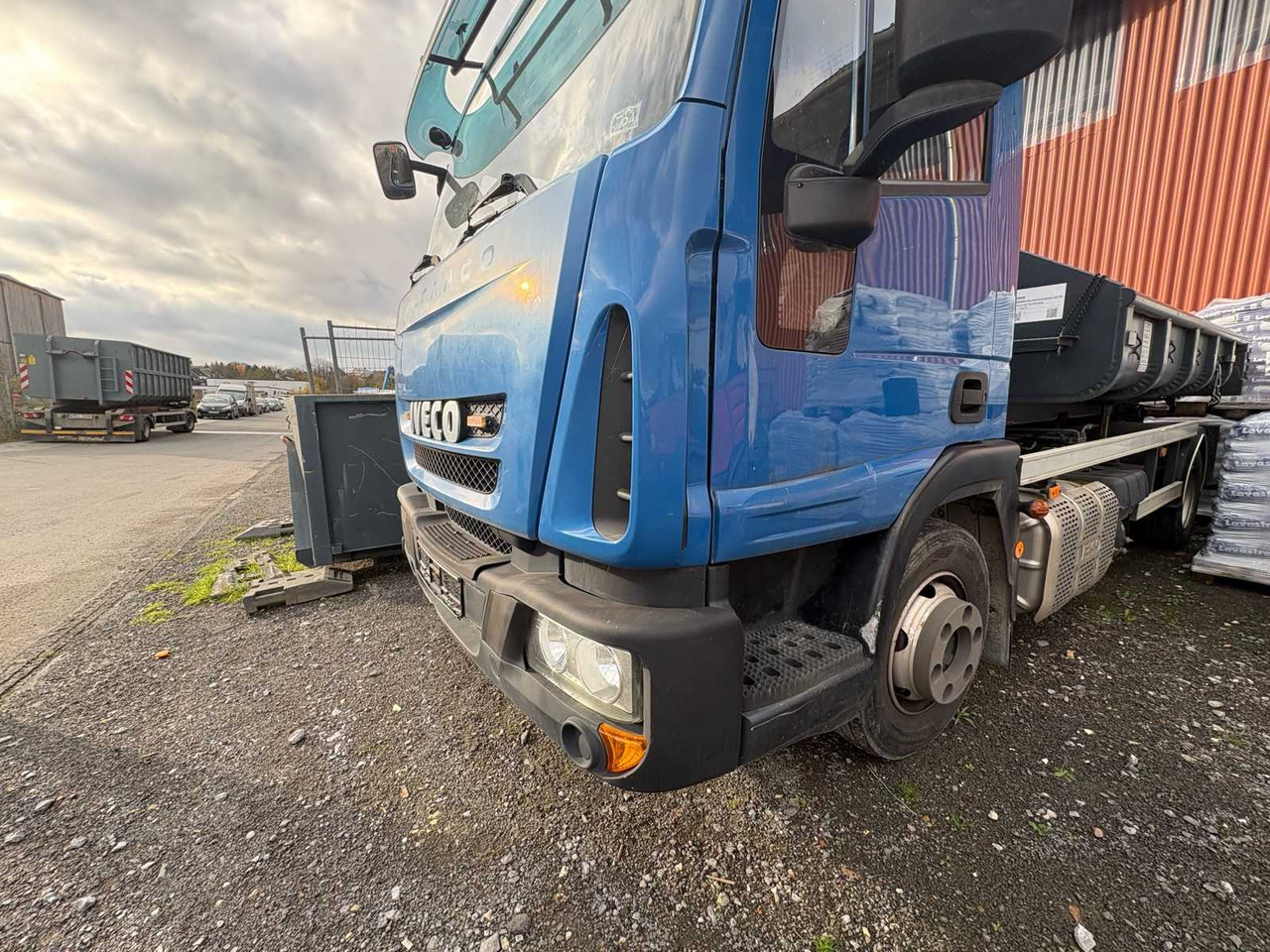 IVECO CARGO HOOKLIFT FROM 2015 – INCL. 3 CONTAINERS - Tovornjak: slika 4 IVECO CARGO HOOKLIFT FROM 2015 – INCL. 3 CONTAINERS - Tovornjak: slika 4