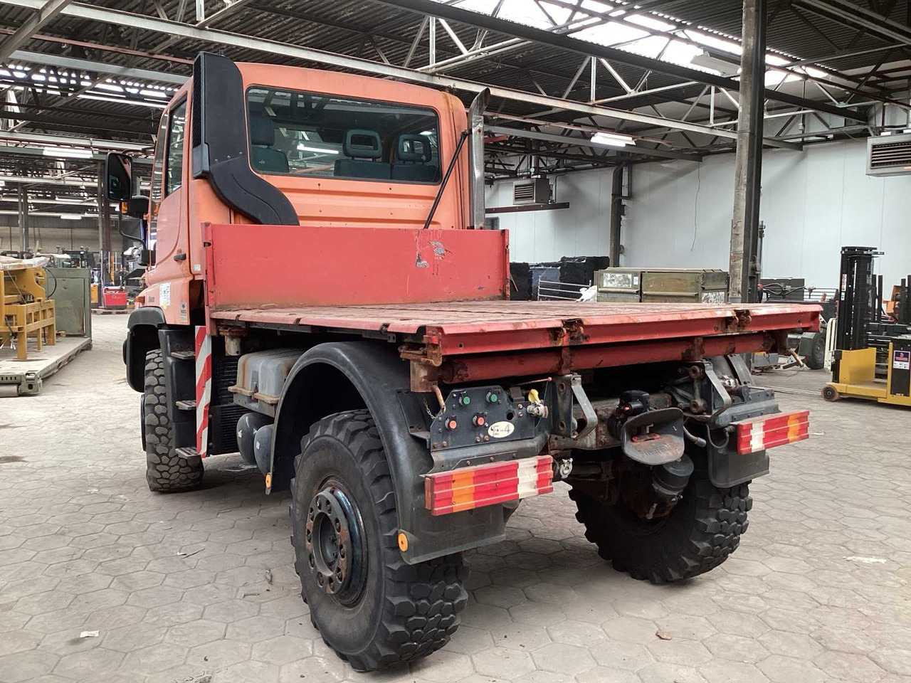 UNIMOG U 400 TRUCK - Tovornjak: slika 4 UNIMOG U 400 TRUCK - Tovornjak: slika 4