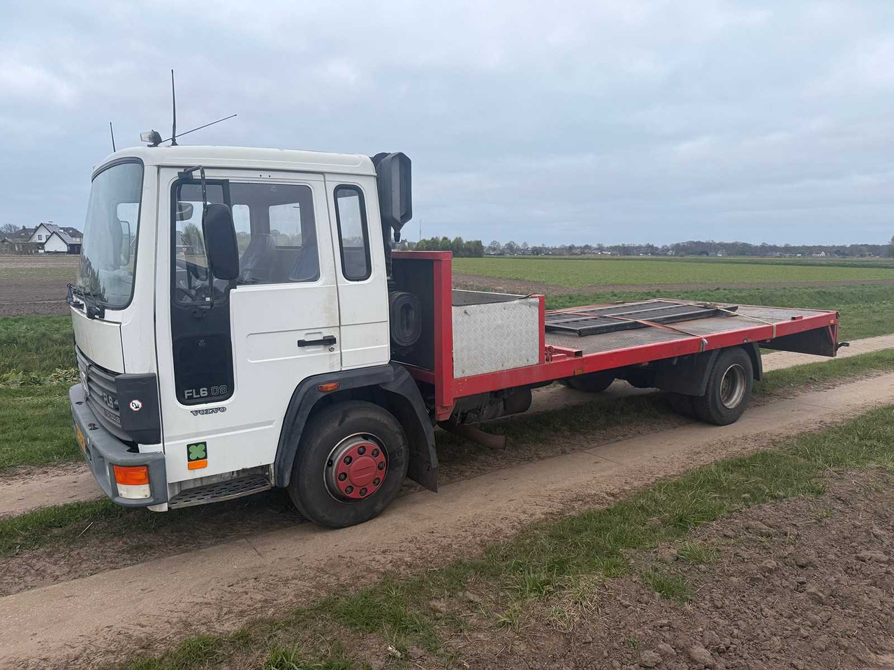 VOLVO - FL608-4X2-J 75 - TRUCK - 1993 - Tovornjak: slika 2 VOLVO - FL608-4X2-J 75 - TRUCK - 1993 - Tovornjak: slika 2