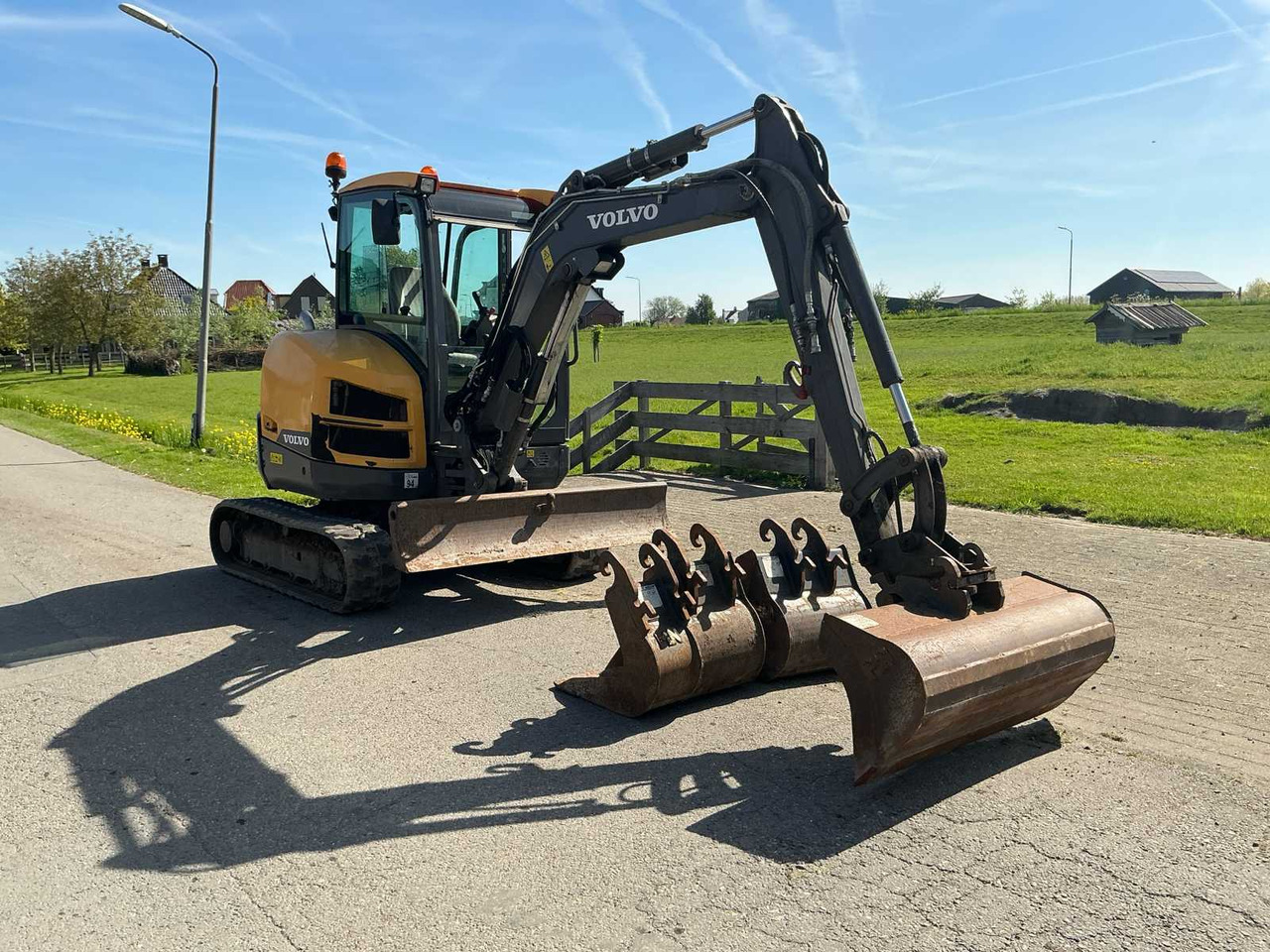 Volvo ECR35D - Bager goseničar: slika 3 Volvo ECR35D - Bager goseničar: slika 3