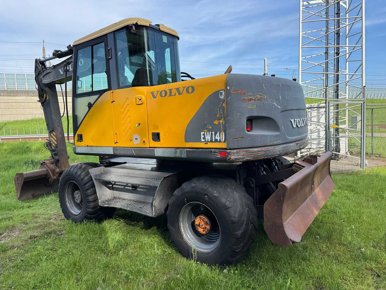 Volvo EW140 - Bager na kolesih: slika 4 Volvo EW140 - Bager na kolesih: slika 4