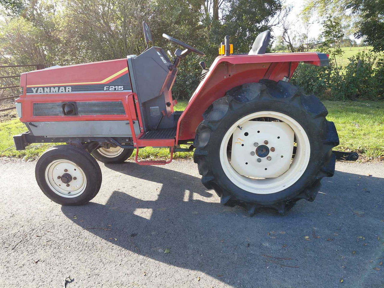 Yanmar F125 - Mini traktor: slika 1 Yanmar F125 - Mini traktor: slika 1
