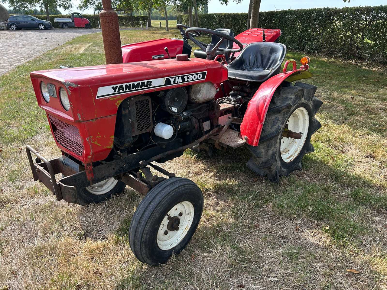 Yanmar YM1300 - Mini traktor: slika 1 Yanmar YM1300 - Mini traktor: slika 1
