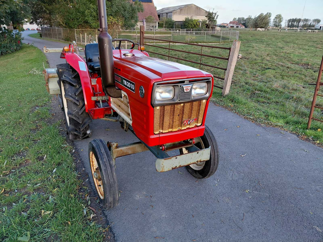 Yanmar YM2010 - Mini traktor: slika 2 Yanmar YM2010 - Mini traktor: slika 2