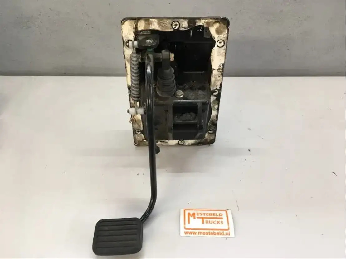 DAF Koppelingspedaaal met steun en cilinder - Sklopka in deli za Tovornjak: slika 2 DAF Koppelingspedaaal met steun en cilinder - Sklopka in deli za Tovornjak: slika 2