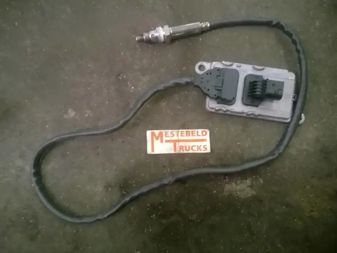 Mercedes-Benz NOX sensor - Izpušni sistem za Tovornjak: slika 1 Mercedes-Benz NOX sensor - Izpušni sistem za Tovornjak: slika 1
