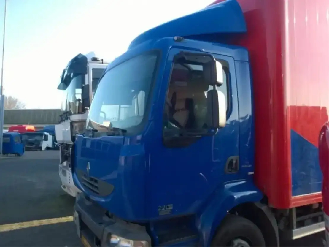 Renault C abine Midlum 220 DXI - Kabina in notranjost za Tovornjak: slika 1 Renault C abine Midlum 220 DXI - Kabina in notranjost za Tovornjak: slika 1