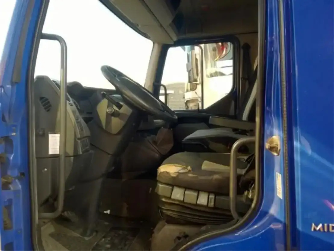 Renault C abine Midlum 220 DXI - Kabina in notranjost za Tovornjak: slika 2 Renault C abine Midlum 220 DXI - Kabina in notranjost za Tovornjak: slika 2