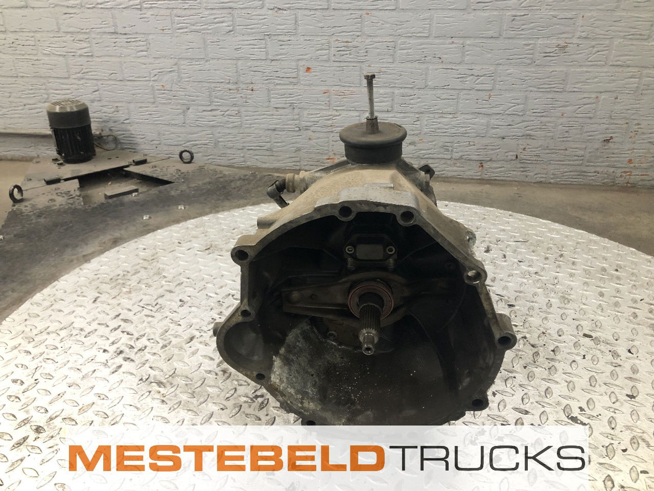 Volkswagen Versnellingsbak Crafter LT 2.5 G28-5R - Menjalnik in deli za Tovornjak: slika 4 Volkswagen Versnellingsbak Crafter LT 2.5 G28-5R - Menjalnik in deli za Tovornjak: slika 4