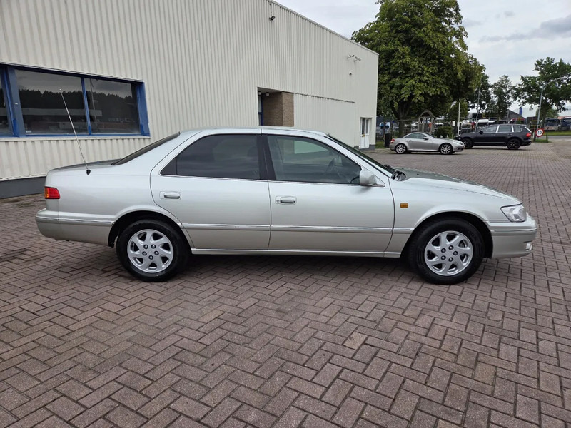 Toyota Camry 3.0 // V6 // 24v // Automaat // leather Seats - Limuzina: slika 2 Toyota Camry 3.0 // V6 // 24v // Automaat // leather Seats - Limuzina: slika 2