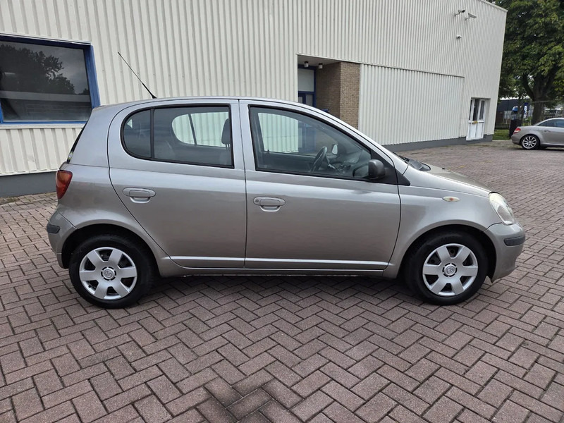 Toyota Yaris 1.3 VVT-i Idols 5drs - Kombilimuzina: slika 2 Toyota Yaris 1.3 VVT-i Idols 5drs - Kombilimuzina: slika 2