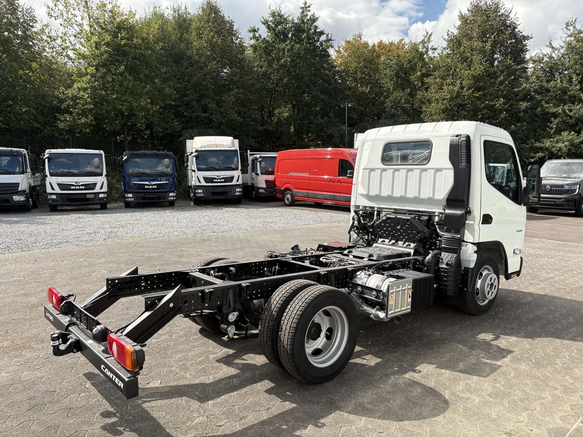 FUSO 3S15 Fahrgestell 2500 Nebenantrieb - Tovornjak-šasija: slika 5 FUSO 3S15 Fahrgestell 2500 Nebenantrieb - Tovornjak-šasija: slika 5