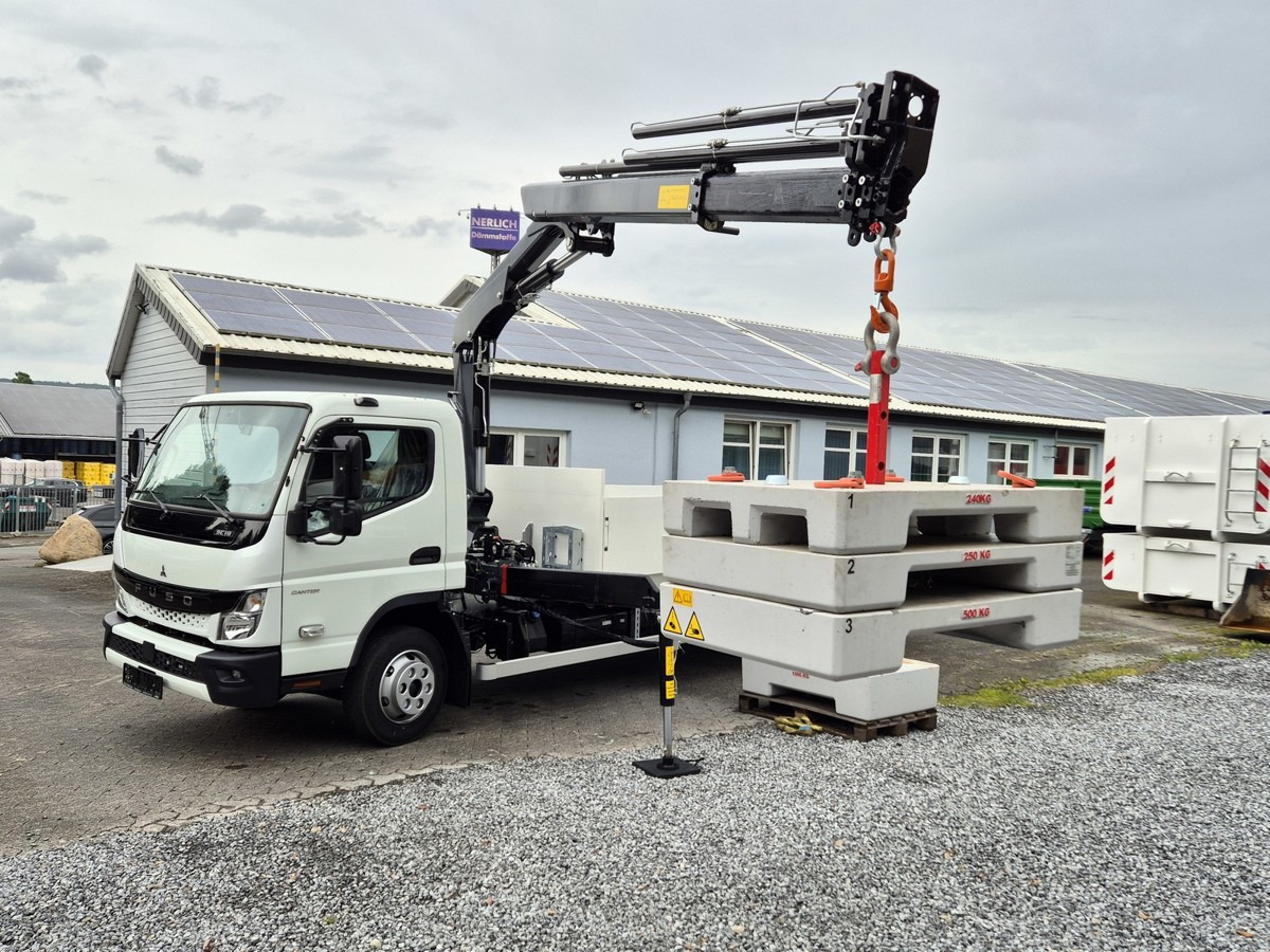 FUSO FUSO 9C18 Canter Alu Pritsche 5.5m Kran 3x hydr. - Dostavno vozilo s kesonom: slika 1 FUSO FUSO 9C18 Canter Alu Pritsche 5.5m Kran 3x hydr. - Dostavno vozilo s kesonom: slika 1