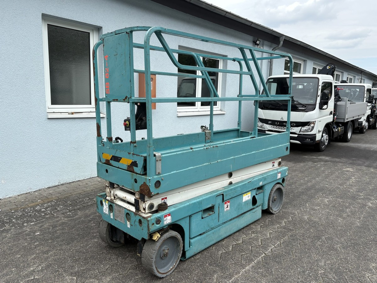 GENIE Haulotte Compact 8 baugleich GS 2032 sofort verf - Škarjasta dvižna ploščad: slika 1 GENIE Haulotte Compact 8 baugleich GS 2032 sofort verf - Škarjasta dvižna ploščad: slika 1