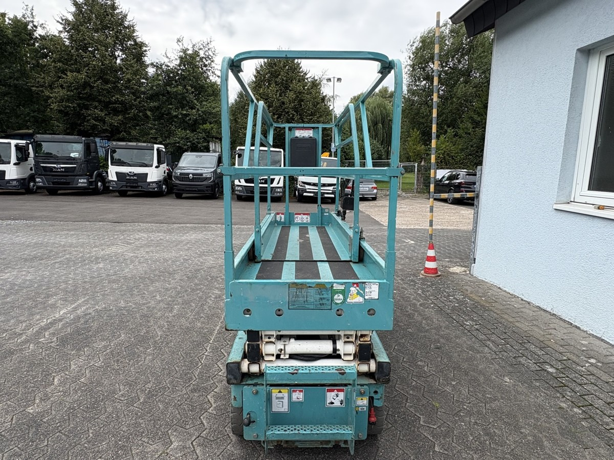 GENIE Haulotte Compact 8 baugleich GS 2032 sofort verf - Škarjasta dvižna ploščad: slika 2 GENIE Haulotte Compact 8 baugleich GS 2032 sofort verf - Škarjasta dvižna ploščad: slika 2
