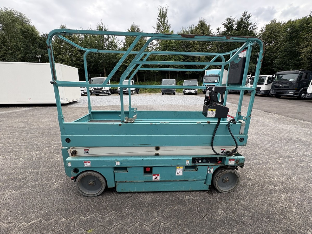 GENIE Haulotte Compact 8 baugleich GS 2032 sofort verf - Škarjasta dvižna ploščad: slika 3 GENIE Haulotte Compact 8 baugleich GS 2032 sofort verf - Škarjasta dvižna ploščad: slika 3