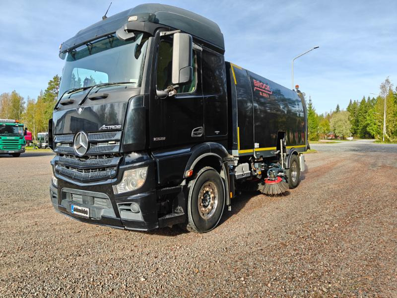 Brock SL280/2 MB Actros 1833 - Vozilo za pometanje: slika 2 Brock SL280/2 MB Actros 1833 - Vozilo za pometanje: slika 2