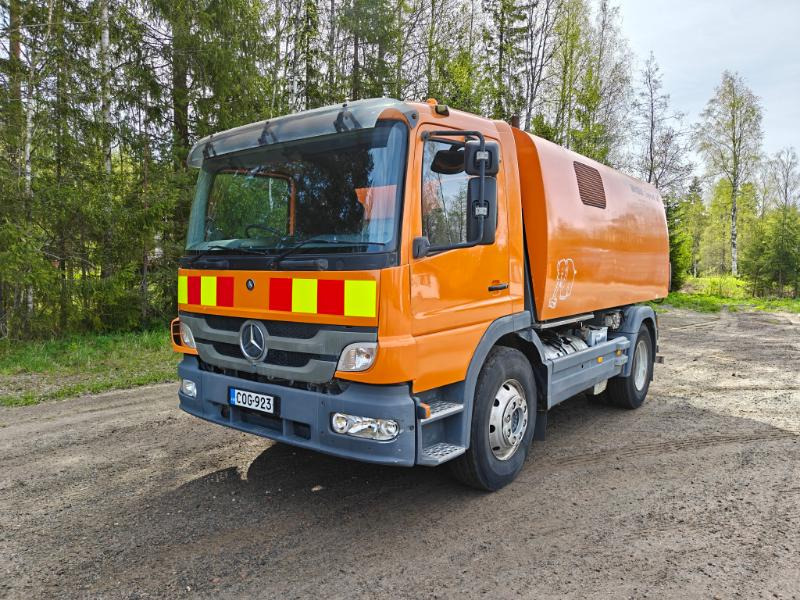 Bucher Cityfant 60 MB Atego - Vozilo za pometanje: slika 2 Bucher Cityfant 60 MB Atego - Vozilo za pometanje: slika 2