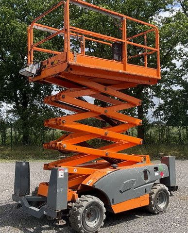 Haulotte Compact 12 DX, Geländegängig, Kubota, 12,15m - Dvižna ploščad montirana na tovornjak: slika 2 Haulotte Compact 12 DX, Geländegängig, Kubota, 12,15m - Dvižna ploščad montirana na tovornjak: slika 2