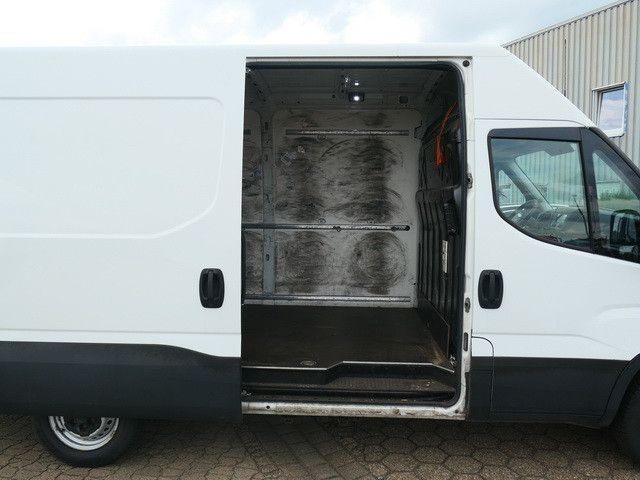 Iveco Daily 35S14/Hochdach/AHK/Klima - Furgon: slika 4 Iveco Daily 35S14/Hochdach/AHK/Klima - Furgon: slika 4