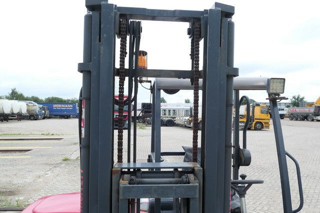 Moffett M4 25.3, Mitnahmestapler, 2.500kg, 3m Hubhöhe - Oprtni viličar: slika 5 Moffett M4 25.3, Mitnahmestapler, 2.500kg, 3m Hubhöhe - Oprtni viličar: slika 5