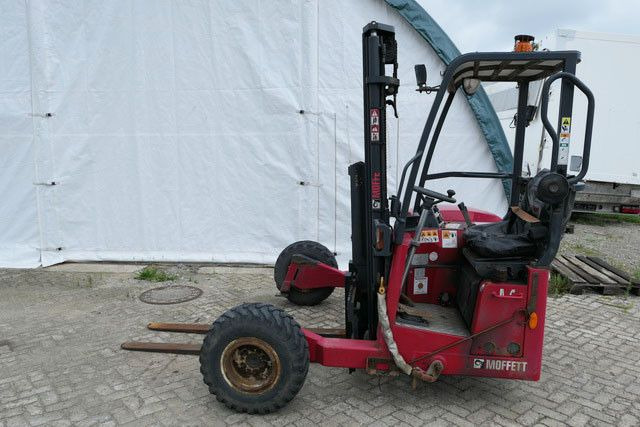 Moffett M4 25.3, Mitnahmestapler, 2.500kg, 3m Hubhöhe - Oprtni viličar: slika 2 Moffett M4 25.3, Mitnahmestapler, 2.500kg, 3m Hubhöhe - Oprtni viličar: slika 2