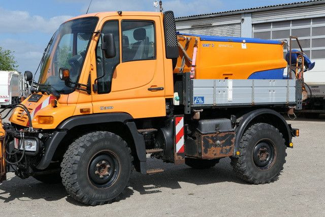 Unimog U 300 4x4, Schmidt, Streuer, Schild, Klima,27tkm - Tovornjak: slika 2 Unimog U 300 4x4, Schmidt, Streuer, Schild, Klima,27tkm - Tovornjak: slika 2