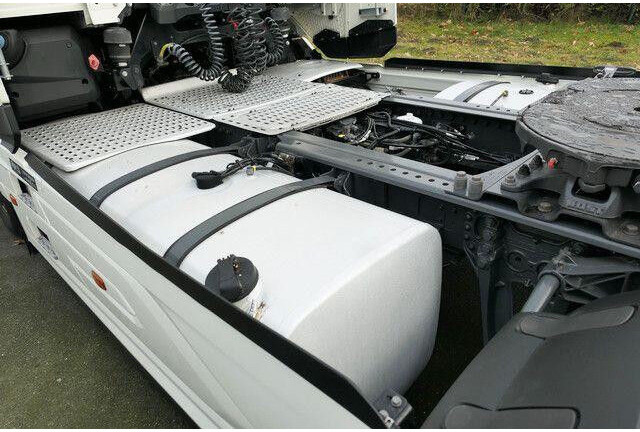 DAF XG 530 FT 4x2, Intarder, 2x Tank, Standklima - Vlačilec: slika 4 DAF XG 530 FT 4x2, Intarder, 2x Tank, Standklima - Vlačilec: slika 4