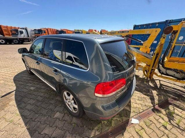 Volkswagen Touareg 3.2 V6/ GETRIEBESCHADEN /Motor läuft! - Dostavno vozilo s kesonom: slika 4 Volkswagen Touareg 3.2 V6/ GETRIEBESCHADEN /Motor läuft! - Dostavno vozilo s kesonom: slika 4