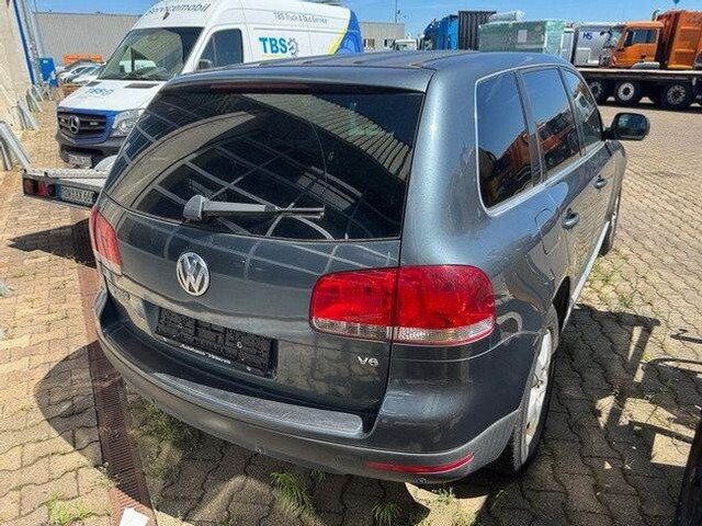 Volkswagen Touareg 3.2 V6/ GETRIEBESCHADEN /Motor läuft! - Dostavno vozilo s kesonom: slika 2 Volkswagen Touareg 3.2 V6/ GETRIEBESCHADEN /Motor läuft! - Dostavno vozilo s kesonom: slika 2