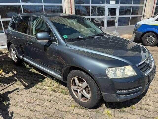 Volkswagen Touareg 3.2 V6/ GETRIEBESCHADEN /Motor läuft! - Dostavno vozilo s kesonom: slika 3 Volkswagen Touareg 3.2 V6/ GETRIEBESCHADEN /Motor läuft! - Dostavno vozilo s kesonom: slika 3