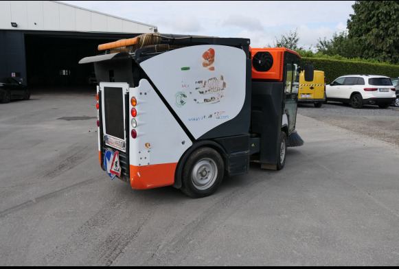 Camion balayeuse articulé Boschung S2 - Vozilo za pometanje: slika 4 Camion balayeuse articulé Boschung S2 - Vozilo za pometanje: slika 4