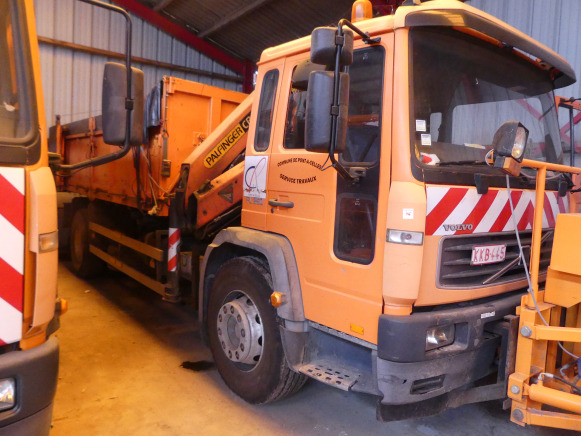 Camion benne + grue auxiliaire Volvo FL6E 19.0 - Tovornjak prekucnik, Tovornjak z dvigalom: slika 1 Camion benne + grue auxiliaire Volvo FL6E 19.0 - Tovornjak prekucnik, Tovornjak z dvigalom: slika 1